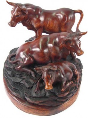 Hand Carved Suar Wood Bull Sculpture Black Forest Style 30cm